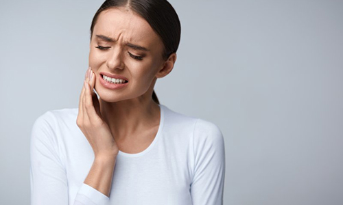 a patient suffering from a dental emergency