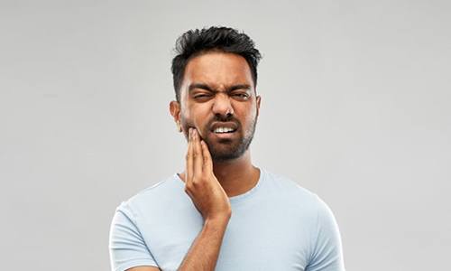 Pained man should see his Worcester emergency dentist 